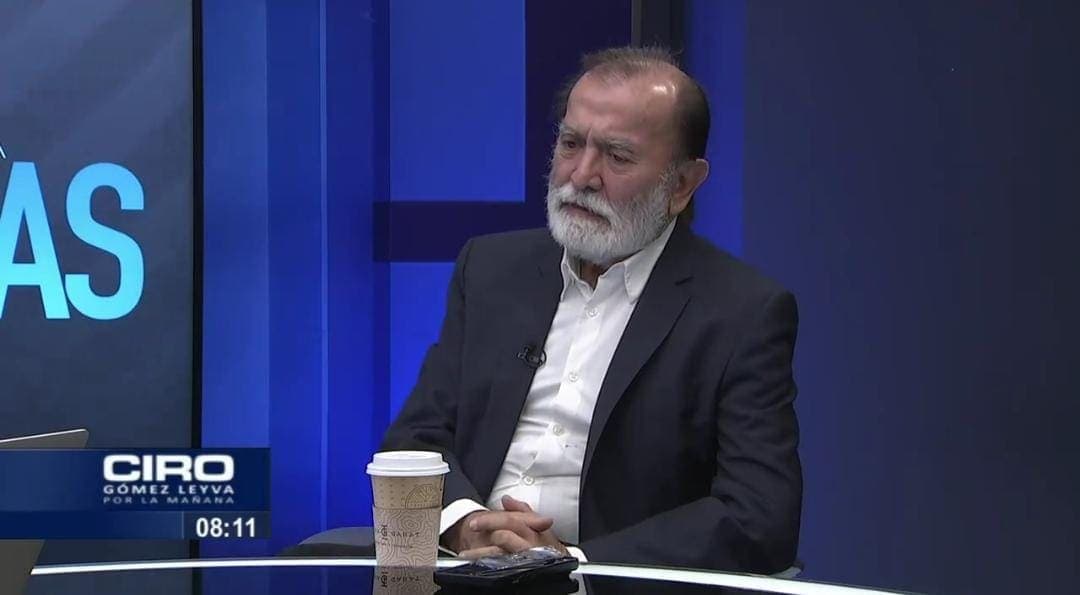 Afirma Epigmenio Ibarra que tendencias en redes contra AMLO se generan con granjas de bots