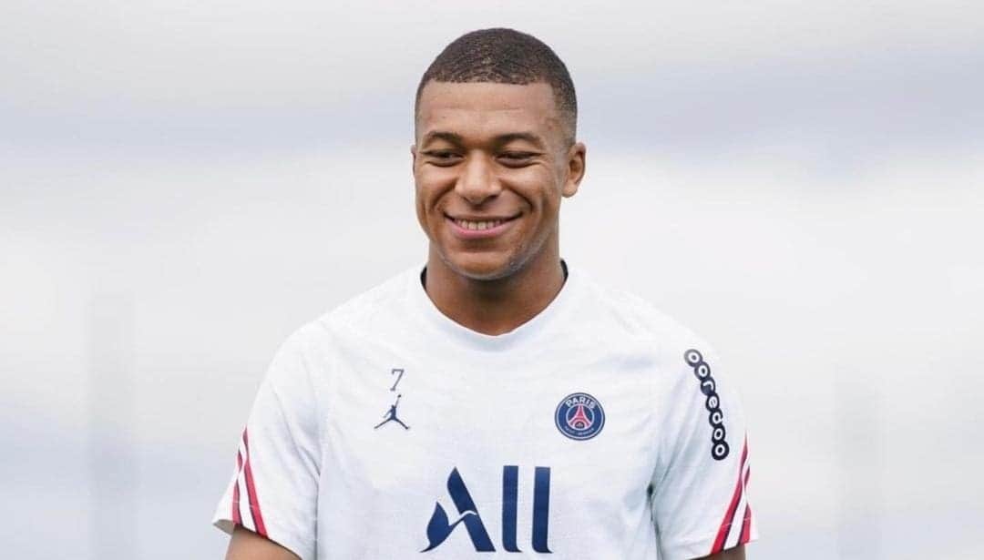 Futbolista Kylian Mbappé informa al PSG que se irá del club al final de temporada