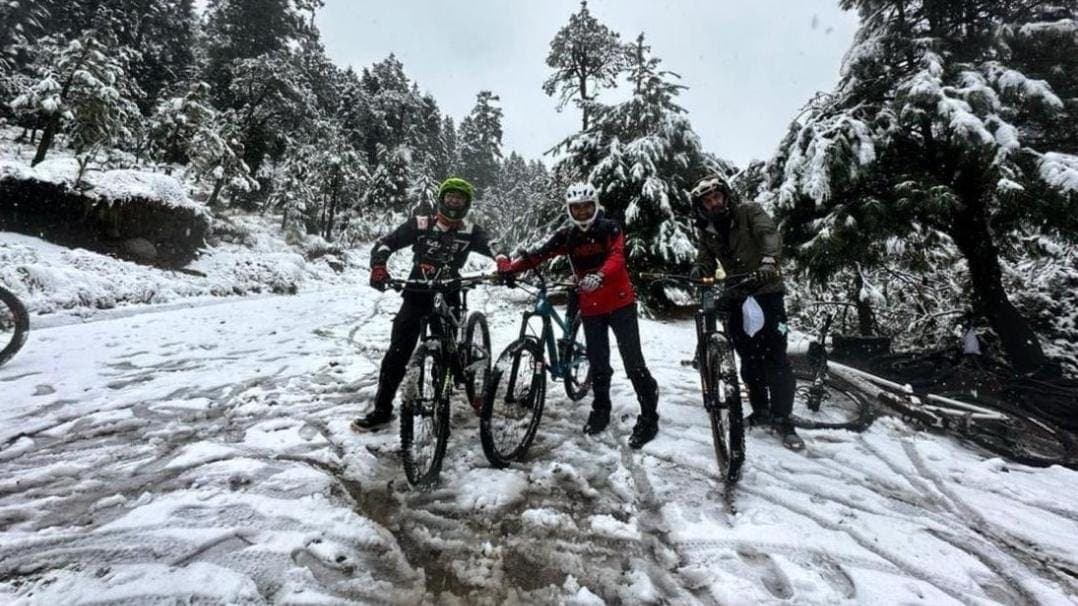 Video: Nieve y aguanieve "pintaron" de blanco algunas zonas de Cdmx y Edomex