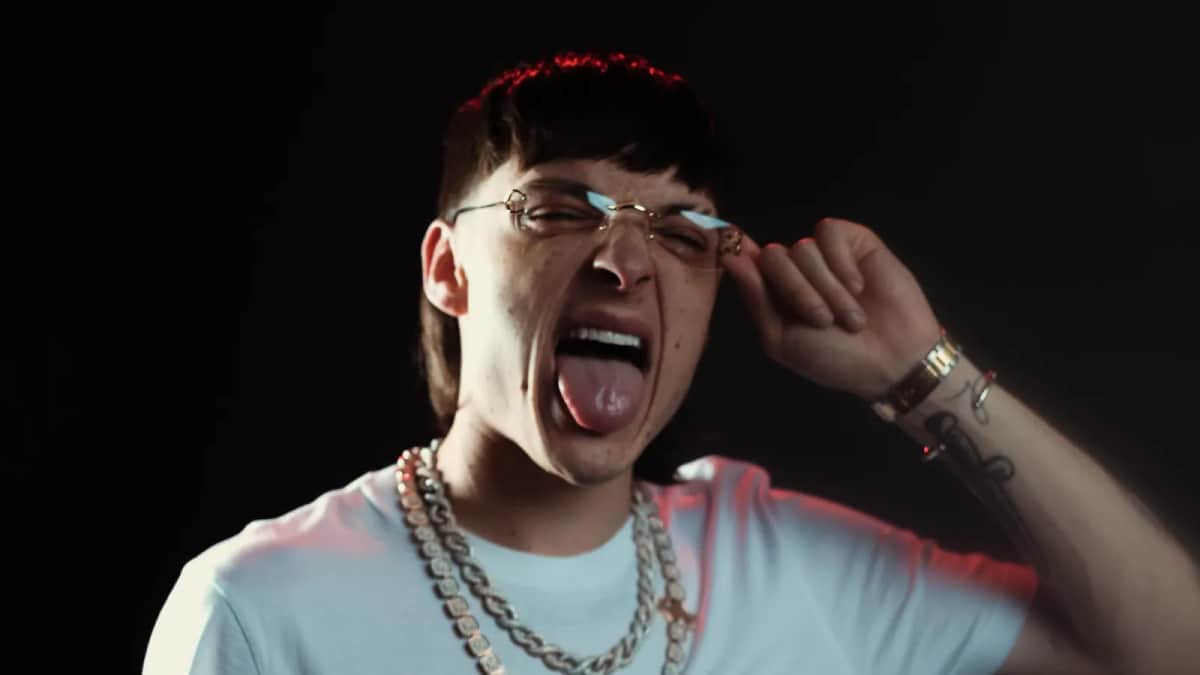 Tras polémica, Peso Pluma cancela su presentación en Viña del Mar