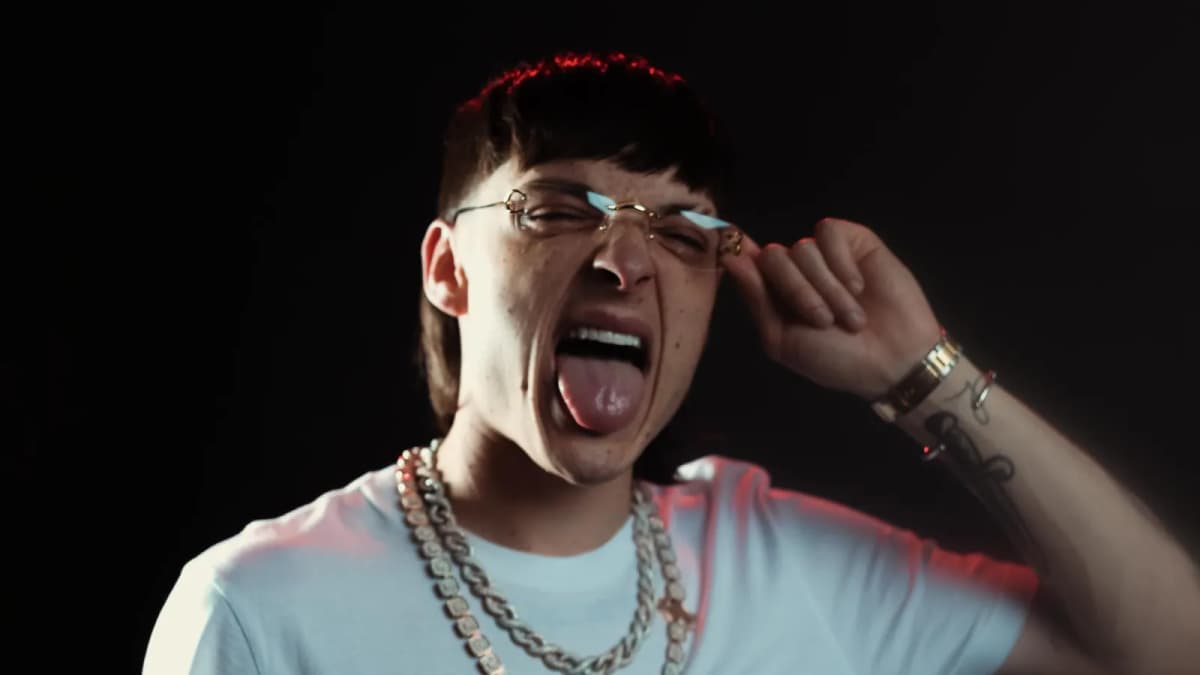 Tras polémica, Peso Pluma cancela su presentación en Viña del Mar