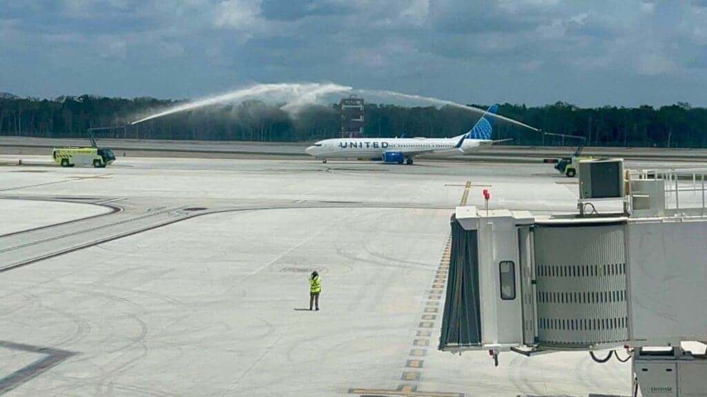 Video: United Airlines arriba al aeropuerto de Tulum por primera vez