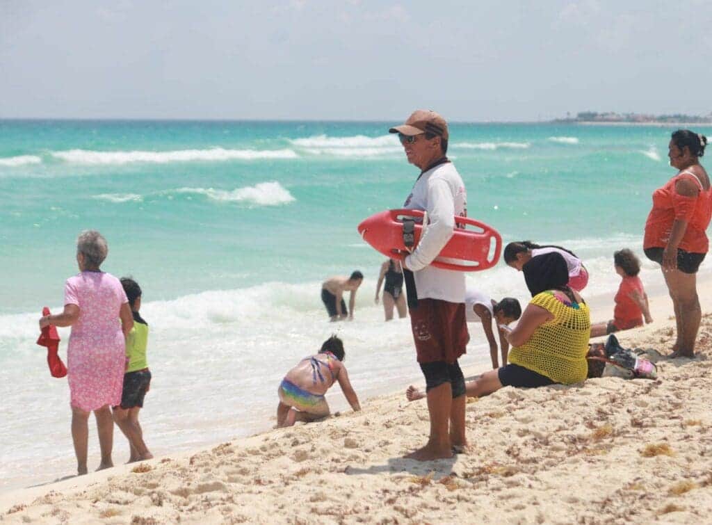 Emiten recomendaciones a bañistas por inicio de Semana Santa en Cancún