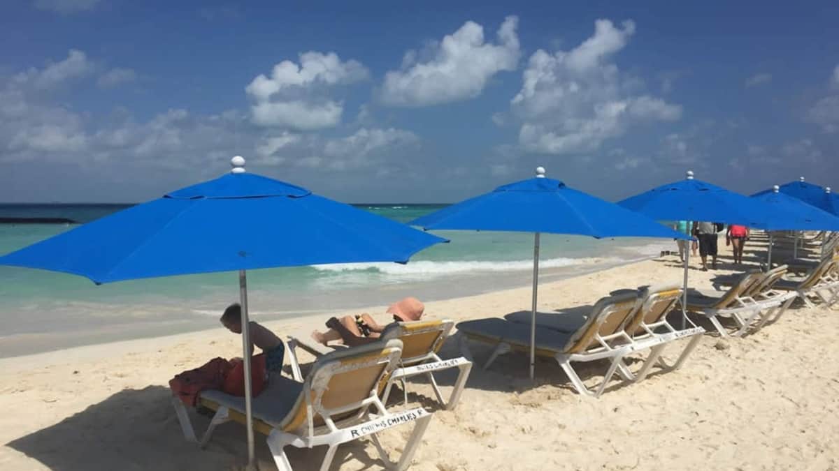 Isla Mujeres: Hoteleros de Playa Norte desplazan al turismo nacional e internacional