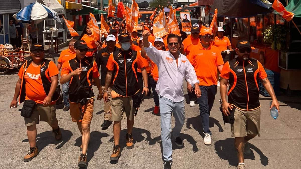 Constata Roberto Palazuelos denuncias de vecinos de las regiones de Cancún