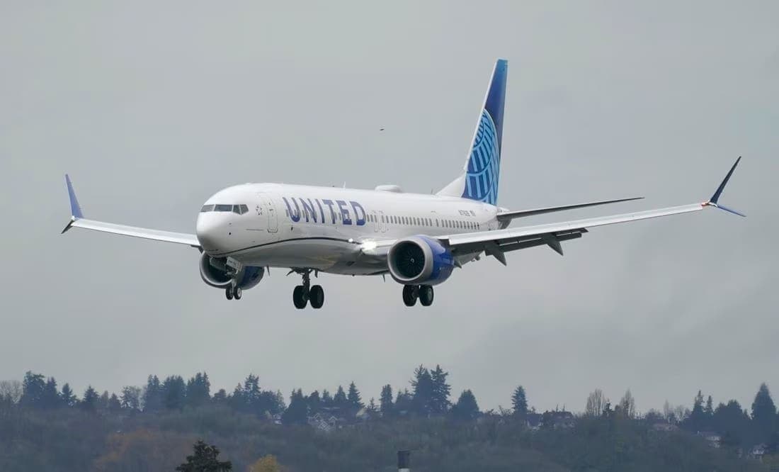 VIDEO: Avión de United Airlines, un Boeing 737, se sale de la pista en Houston
