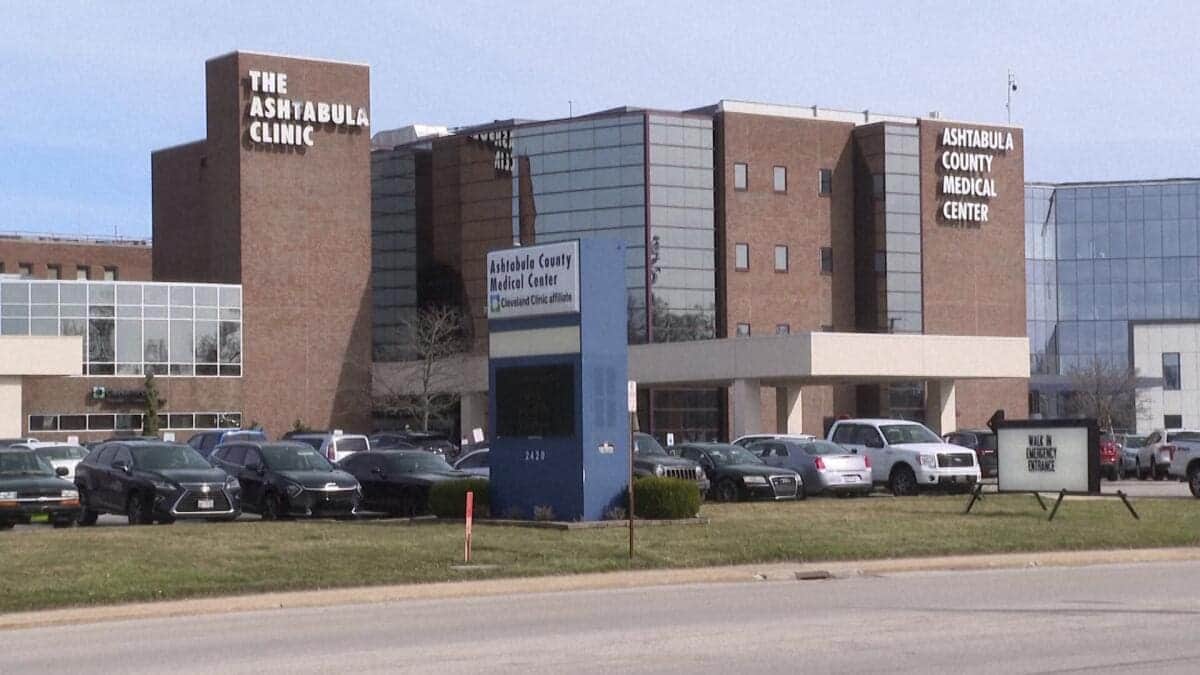 Mujeres llevan cadáver de un hombre a un banco para retirar su dinero en Ohio