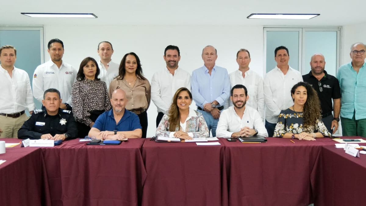Autoridades se reúnen en Sesión del Consejo Hotelero del Caribe Mexicano