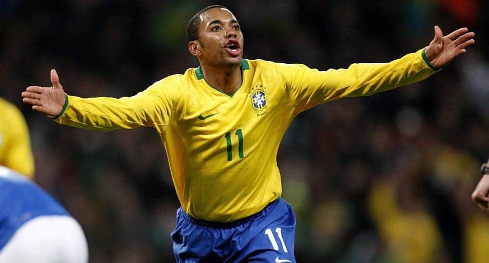 Video: Detiene policía a Robinho para su ingreso a prisión en Brasil