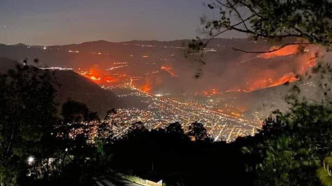 Video: Fuerte incendio en Veracruz se propaga; temen que llegue a Nogales y Orizaba