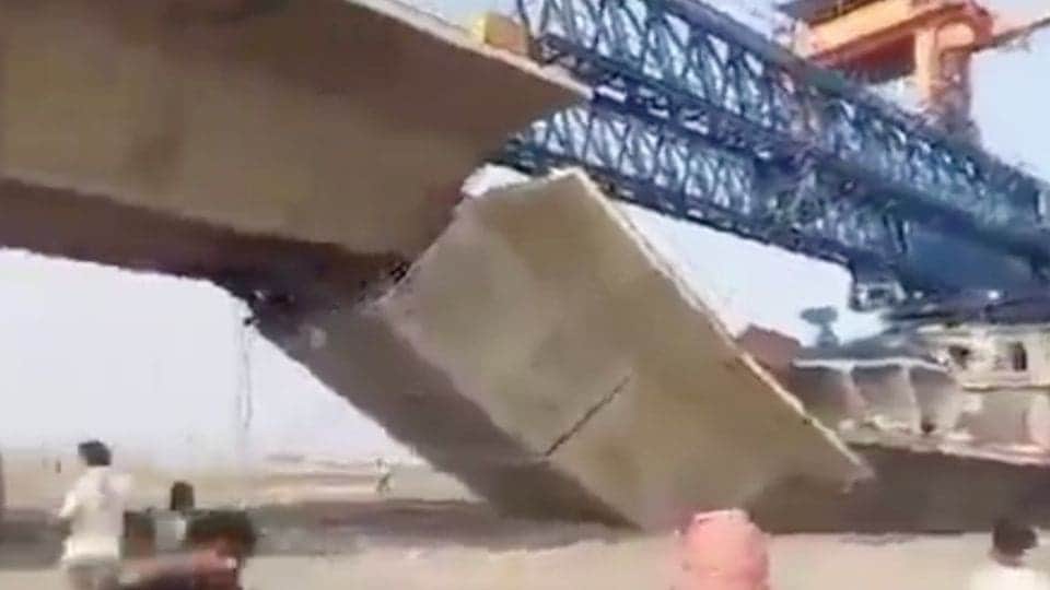 Video: El puente en construcción más grande de India se derrumba; hay un muerto y decenas de heridos
