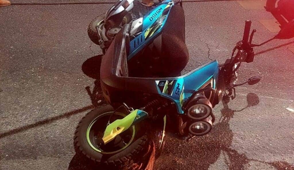 Muere motociclista tras impactar contra la guarnición en la Zona Hotelera de Cancún