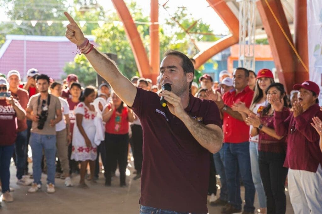 Propone Diego Castañón más becas a estudiantes de Tulum, espacios deportivos y 500 cámaras de seguridad