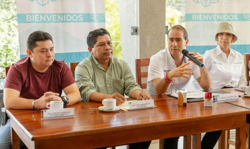 Se reúne Diego Castañón con empresarios y recorre varias colonias de Tulum