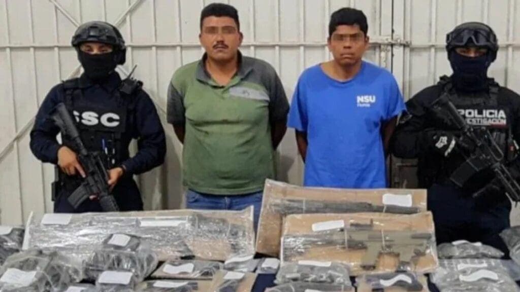 Agarran a dos sujetos con armas y drones en Cancún; confiesan haber arrojado cuerpos a cenotes