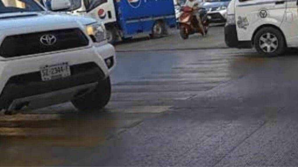 Atropellan a sujeto cuando cruzaba un paso peatonal en Cancún