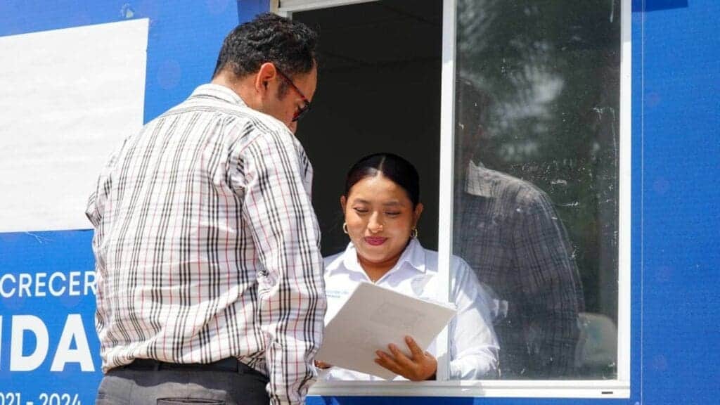 Acercan trámites con unidades móviles de tesorería en Solidaridad