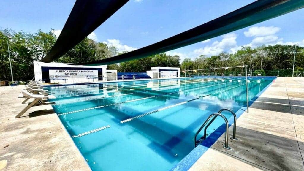 Alberca Olímpica de Playa del Carmen cuna de campeones, recibe mantenimiento