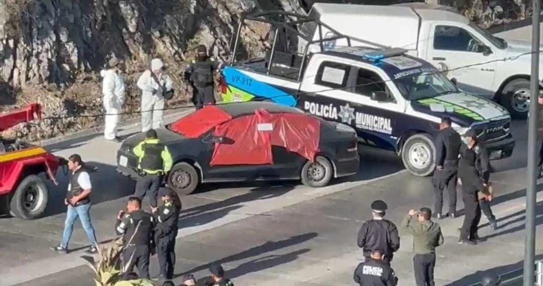 Video: Localizan un auto con siete cuerpos en Puebla; cinco fueron decapitados
