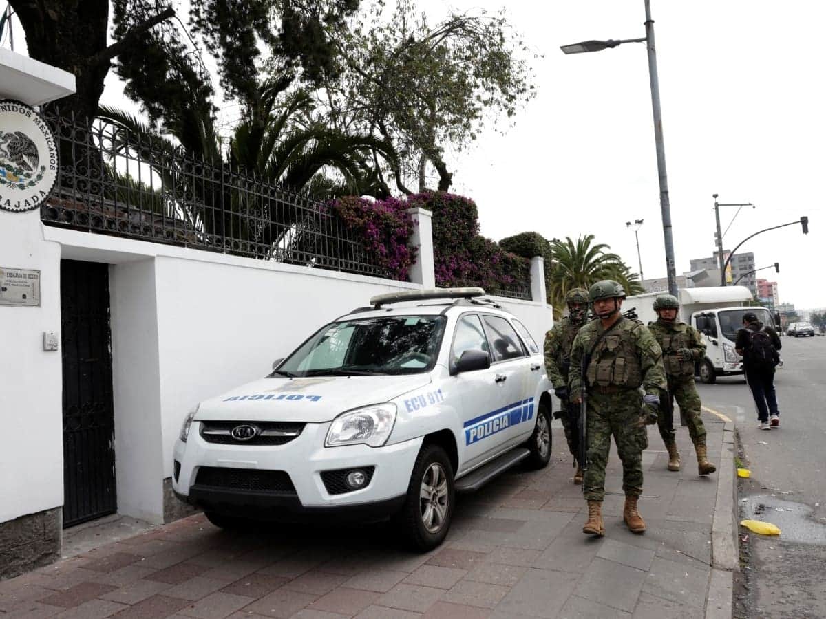 OEA condena intrusión policial en embajada mexicana en Ecuador