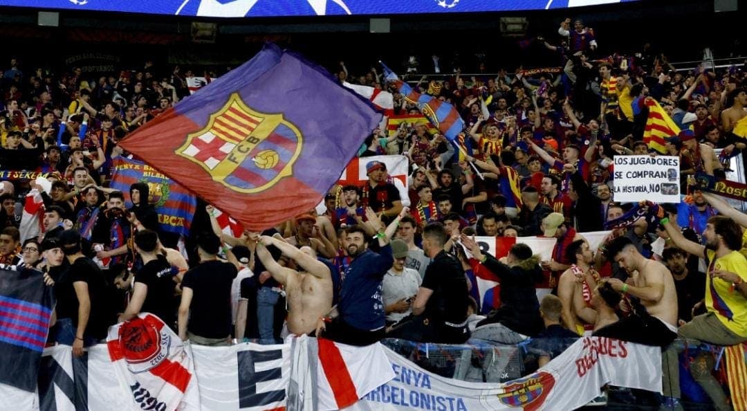 Video: Podrían sancionar al Barcelona en Champions League por fans que hicieron saludo nazi