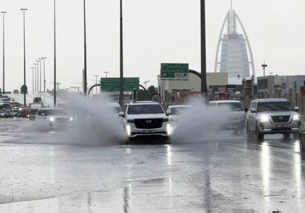 Video: Torrenciales lluvias causan estragos en Dubái y Omán
