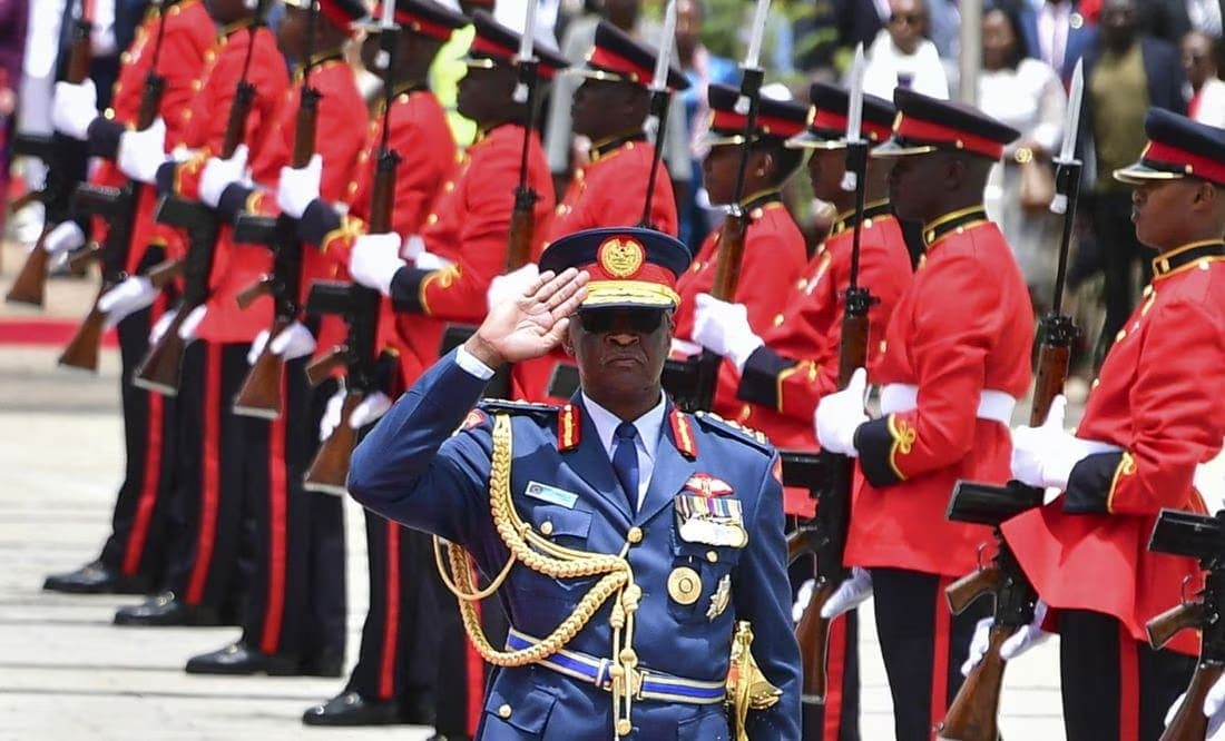 Mueren 10 militares kenianos, incluido el jefe del Ejército, al estrellarse un helicóptero