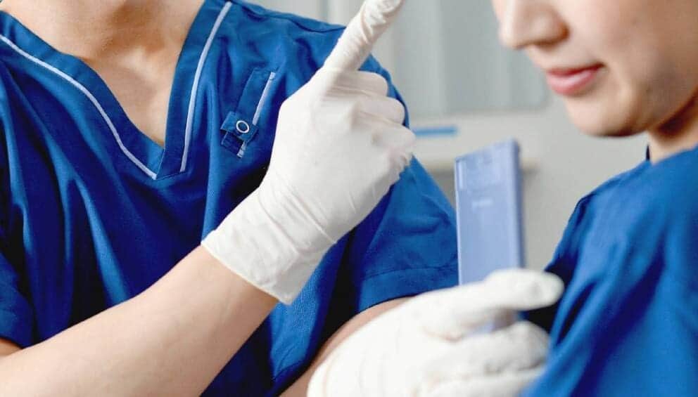 VIDEO: Director de Escuela de Enfermería llama a sus alumnas "pobres y burras" por reprobar un extraordinario y no tener para pagarlo