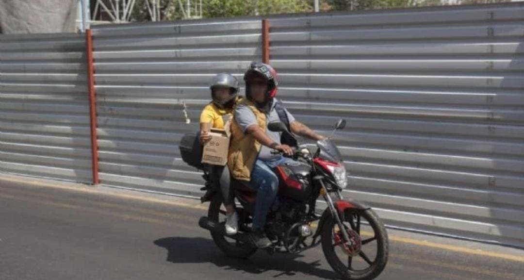 Avanza la reforma que prohíbe que menores de 12 años viajen en motocicleta