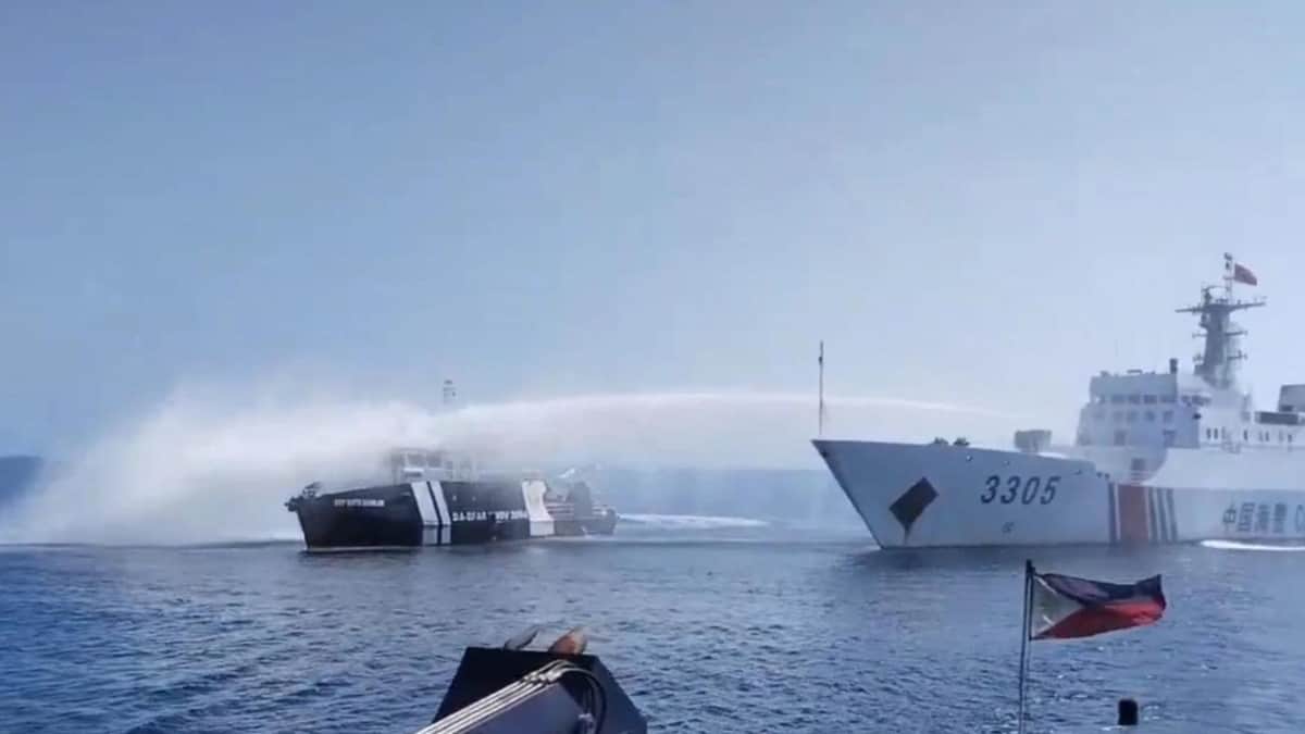 VIDEO: Barcos chinos atacan a filipinos en aguas disputadas