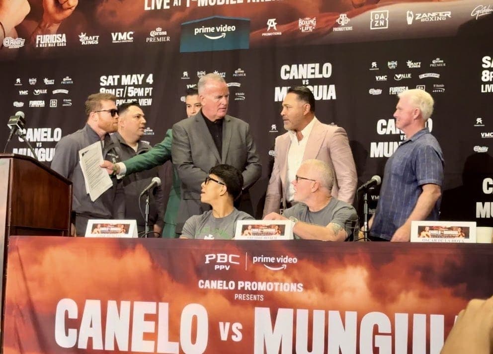 VIDEO: Canelo Álvarez casi se agarra a golpes con Óscar De La Hoya