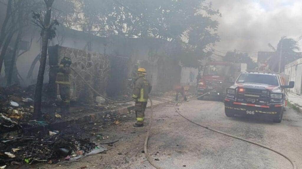 Se registra incendio en el antiguo Hospital General de Cancún