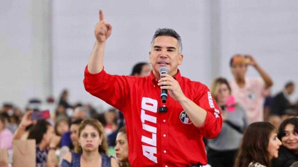 Cozumel es prioridad para el PRI, vamos a ganar, dice "Alito" Moreno desde la isla