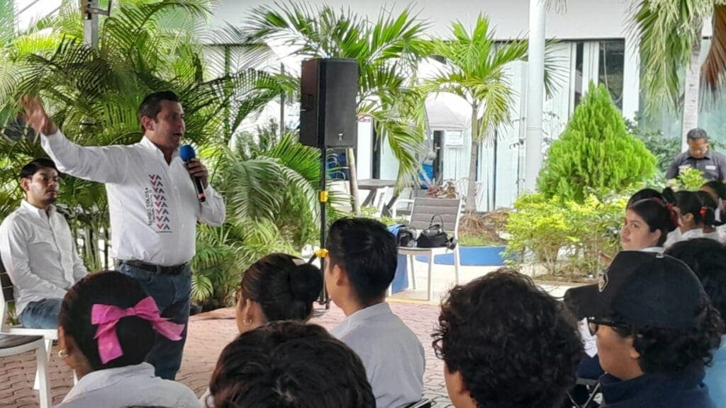 Sostiene Sergio Tolosa encuentro con universitarios