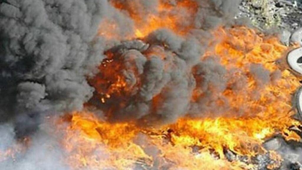 Incendio estuvo a punto de llegar a una gasolinera en la Zona Continental de Isla Mujeres