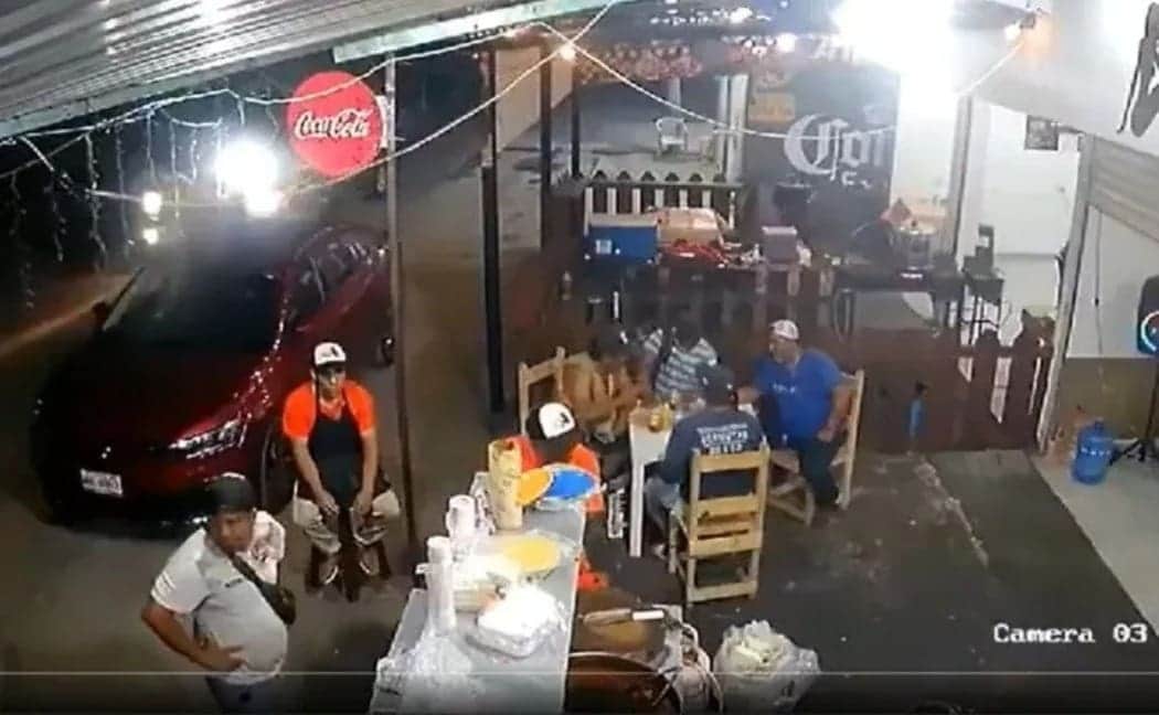VIDEO: Sujetos atacan a balazos y molotov a comercios en Tabasco