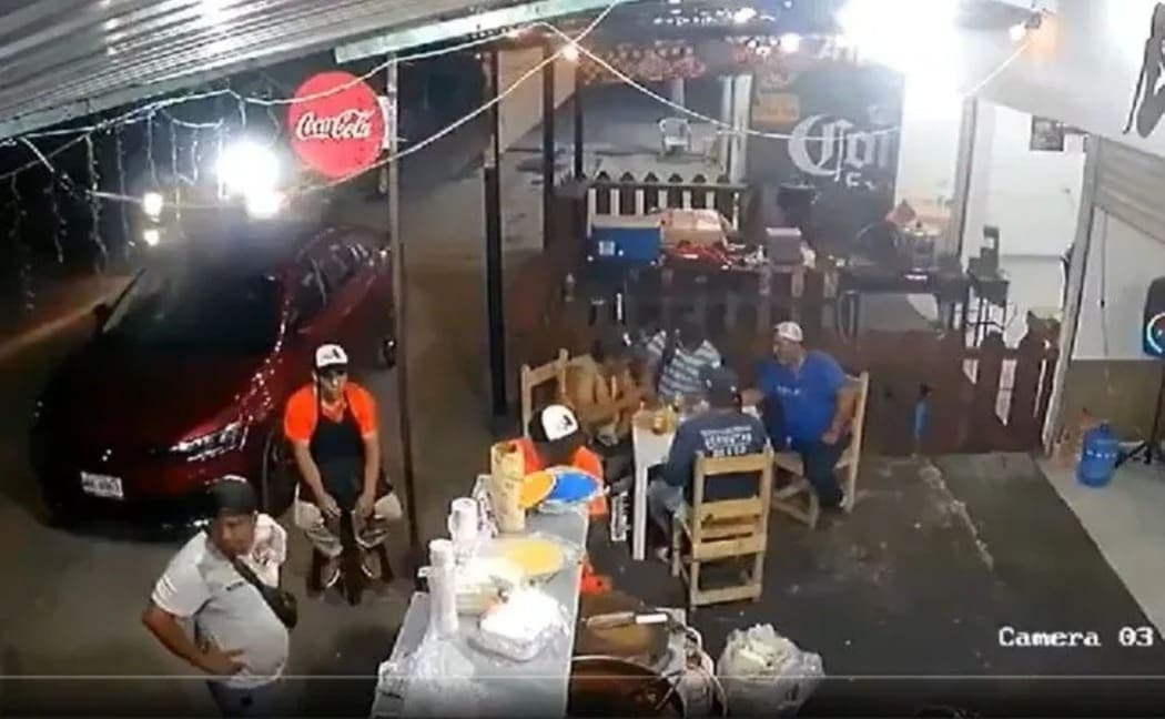 VIDEO: Sujetos atacan a balazos y molotov a comercios en Tabasco