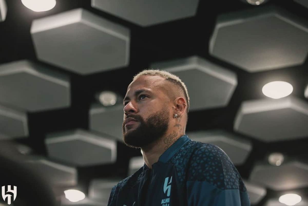 Futbolista Neymar envió alimentos y suministros en sus aviones a víctimas de inundaciones en Brasil