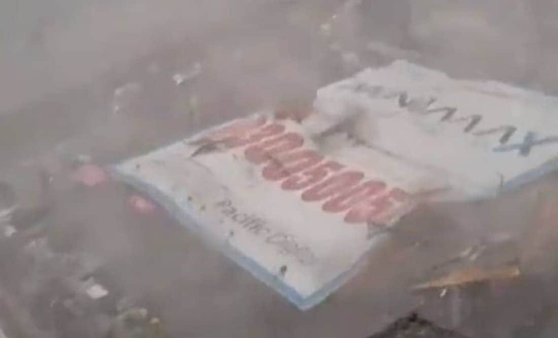 VIDEO: Cae valla publicitaria en Bombay; hay cuatro muertos y 60 heridos