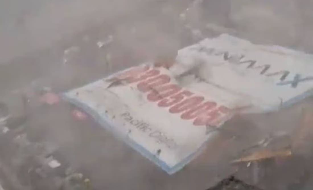 VIDEO: Cae valla publicitaria en Bombay; hay cuatro muertos y 60 heridos