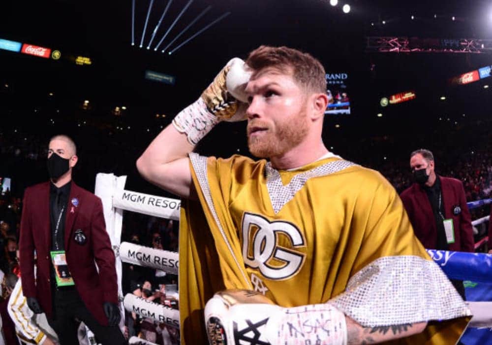 Federación Internacional obliga a "Canelo" Álvarez a exponer títulos contra el cubano William Scull