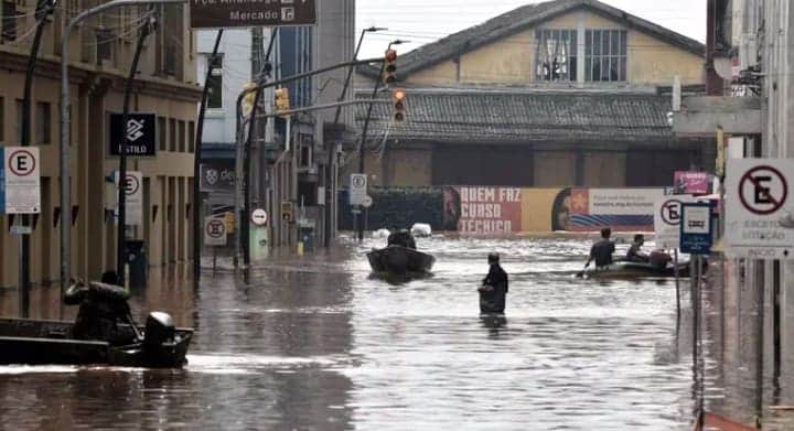Video: Invasión de peligrosas pirañas en las calles de Brasil tras las inundaciones