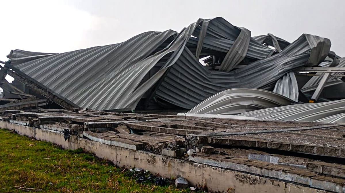 Video: Reportan árboles caídos y daños materiales por un tornado en Toluca