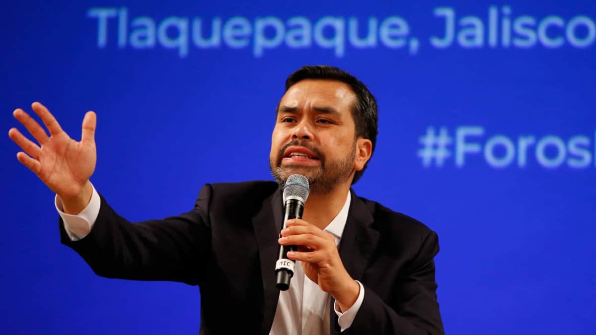 Video: Álvarez Máynez visita a hospitalizados tras el accidente en Nuevo León