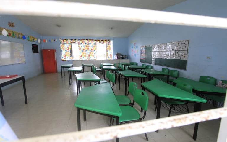 Maestro encerró a sus alumnos a más de 50 grados en Coatzacoalcos; dos terminaron desmayados