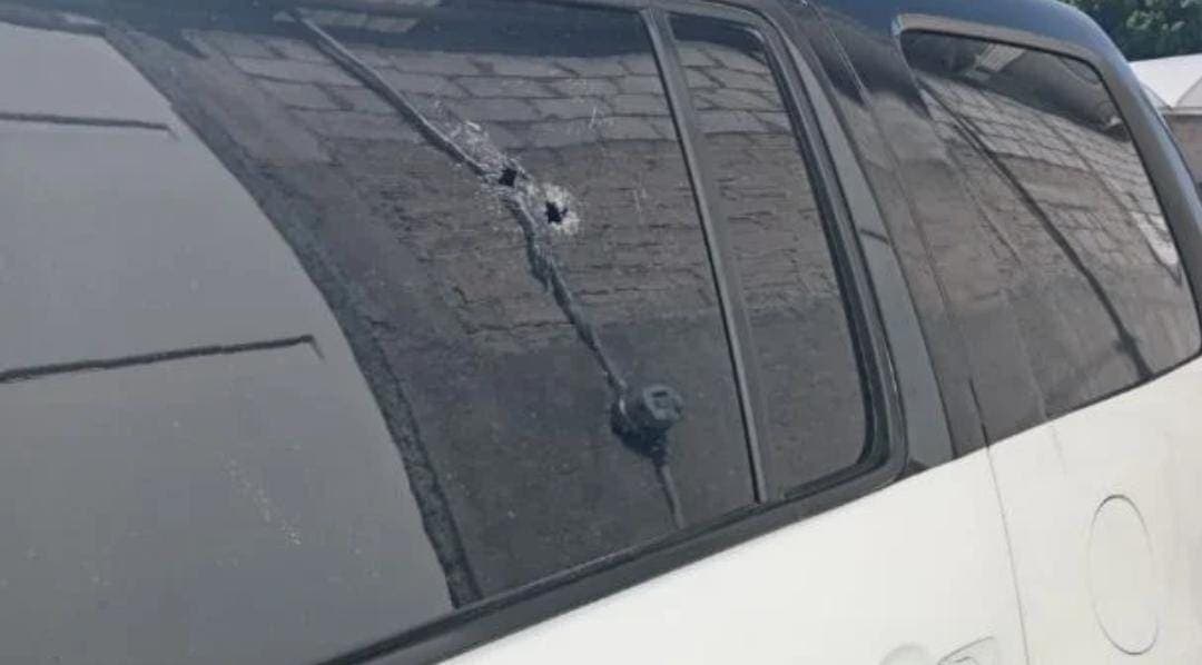 Balean camioneta de candidato de MC a la alcaldía de Tehuacán, Puebla