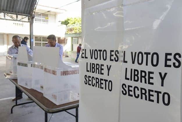 Video: Hombres armados roban urnas y boletas electorales en Puebla