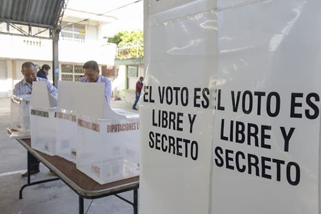Video: Hombres armados roban urnas y boletas electorales en Puebla