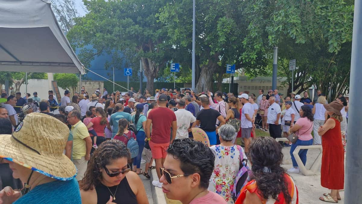 Video: Largas filas y gente molesta en casillas especiales de Cancún; las boletas no serán suficientes