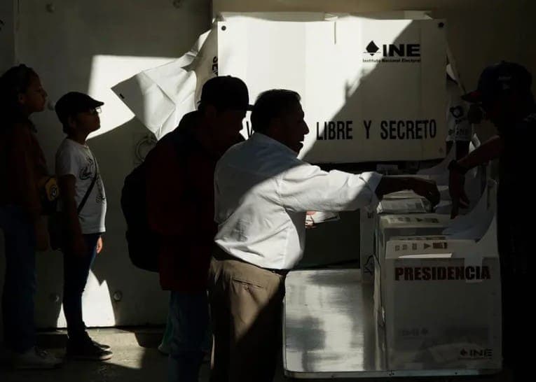 Video: Reportan cuatro intentos de quema de casillas en Querétaro